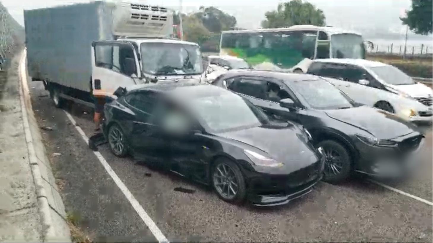 吐露港公路Tesla等7車相撞釀3傷往九龍方向交通一度受阻｜即時新聞 